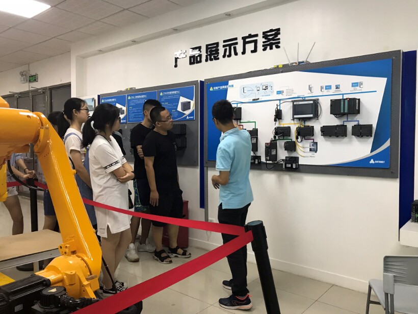 28圈APP展厅3.jpg